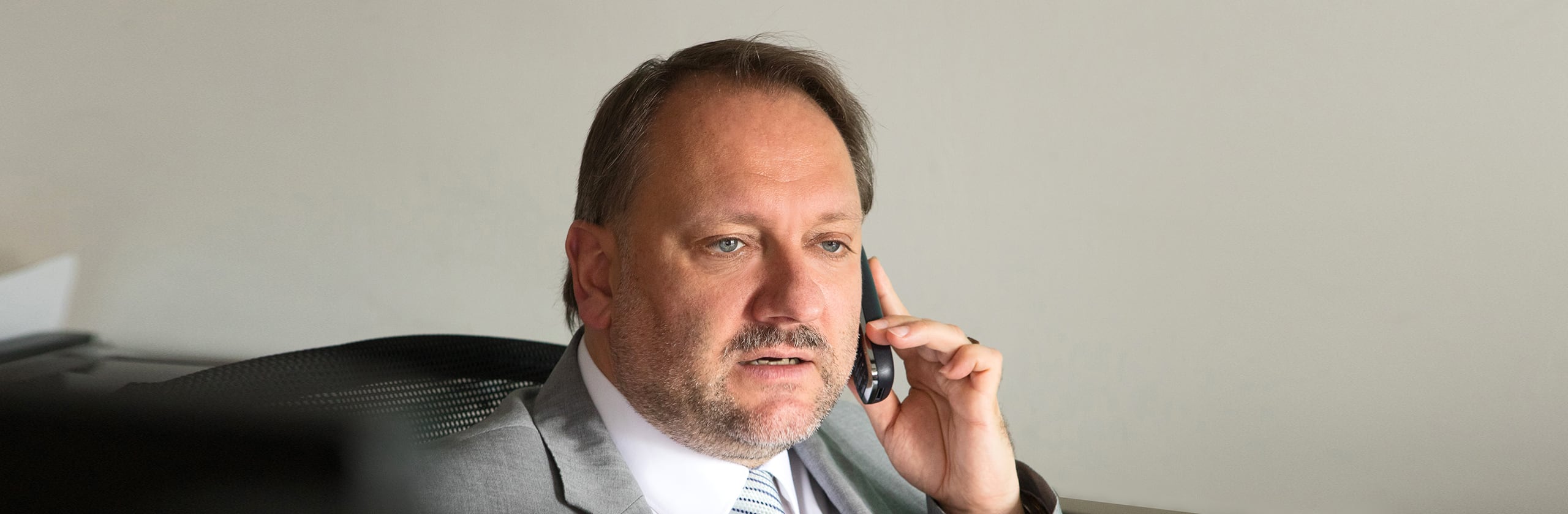 matzkeit-kontakt Rechtsanwalt Markus Matzkeit am Telefon